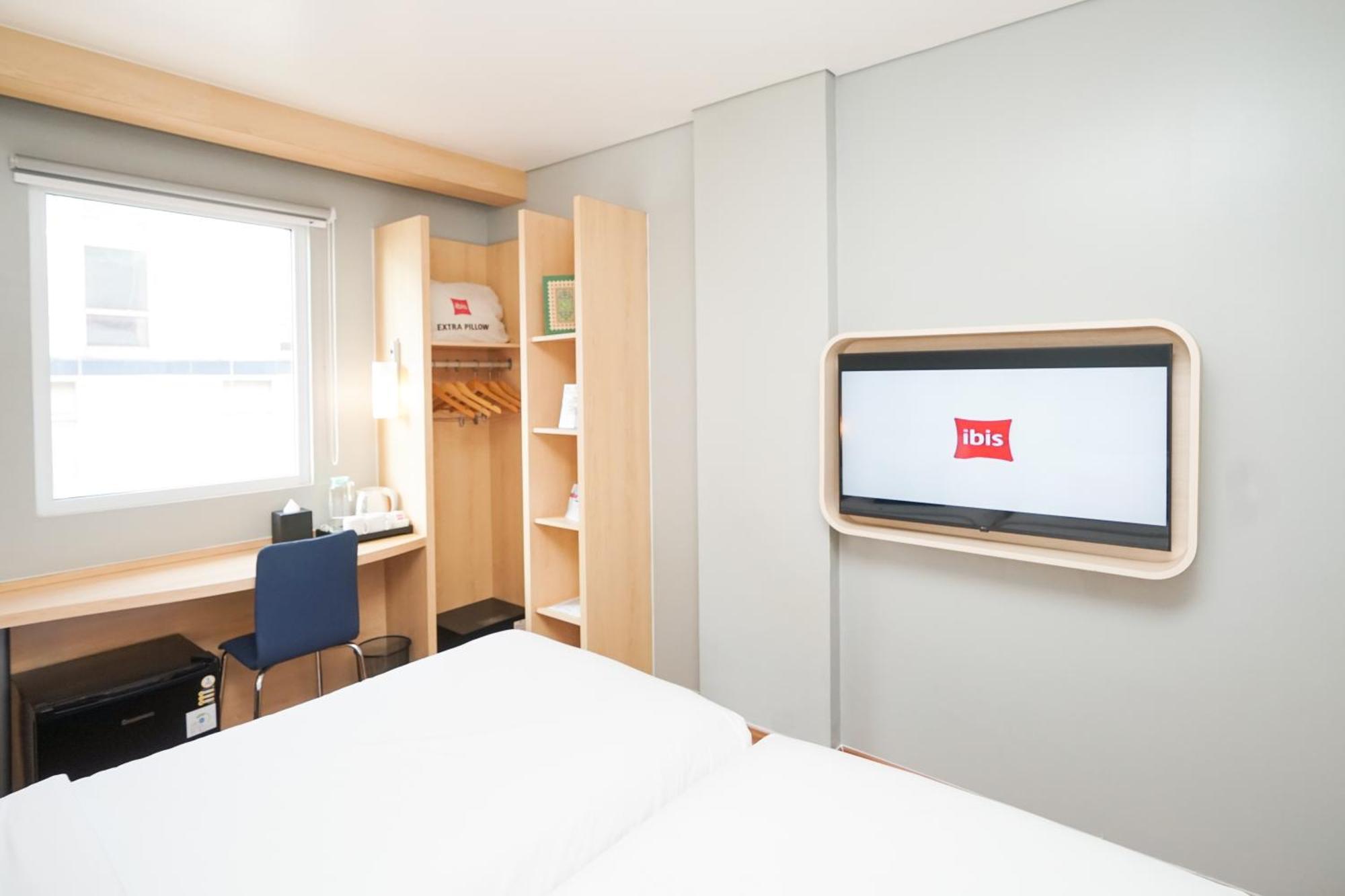 Ibis Jakarta Senen Extérieur photo