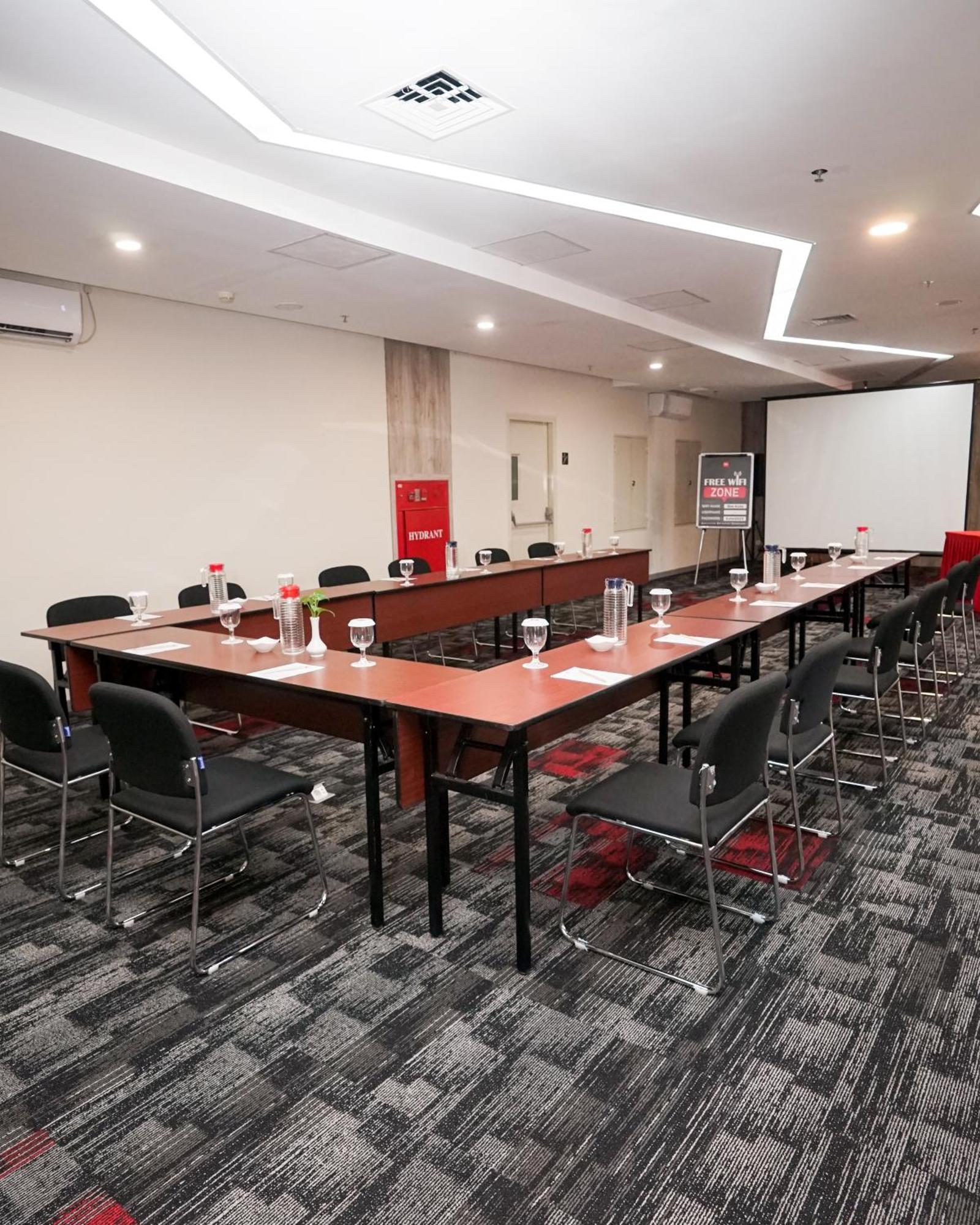 Ibis Jakarta Senen Extérieur photo