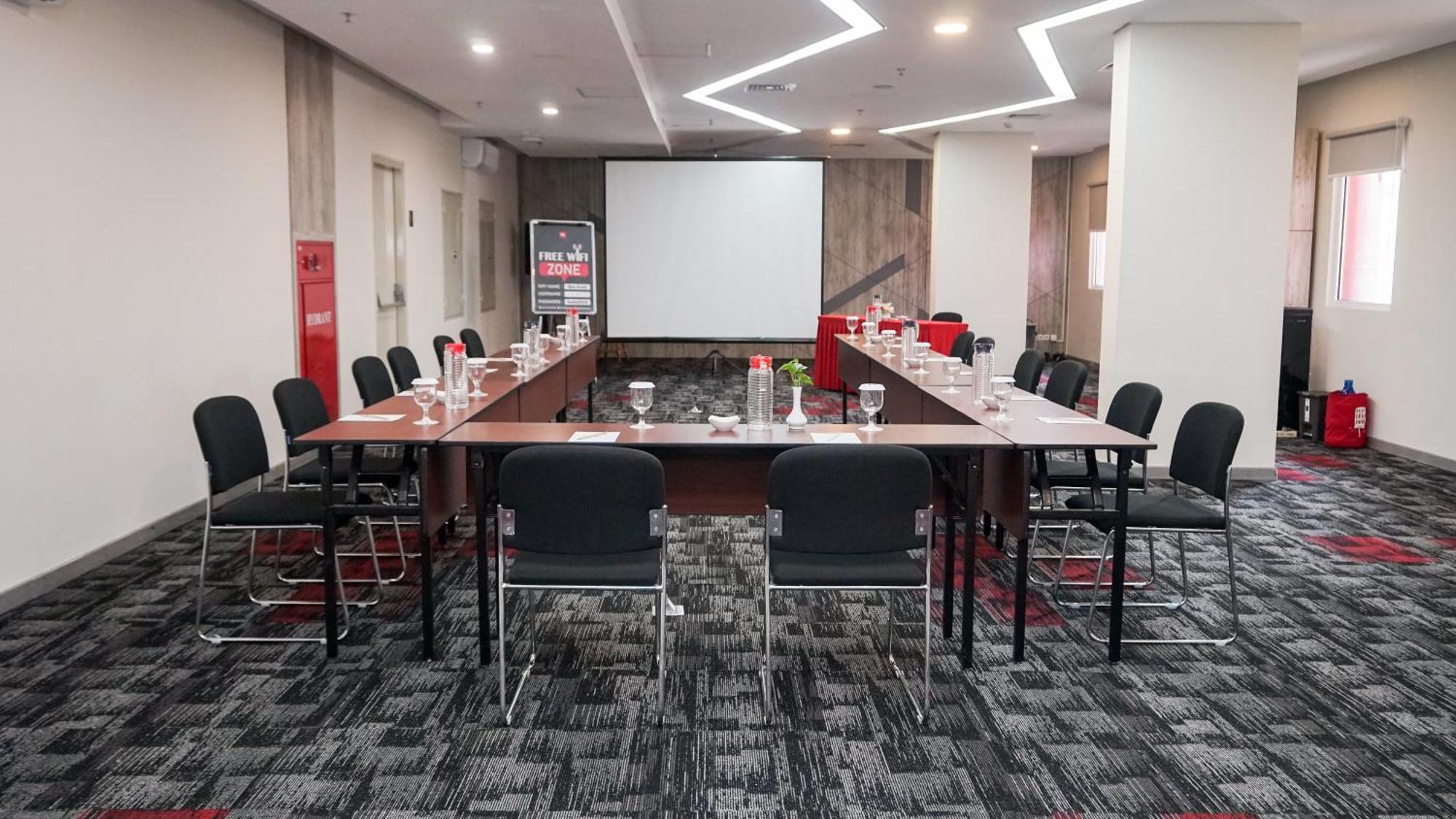 Ibis Jakarta Senen Extérieur photo