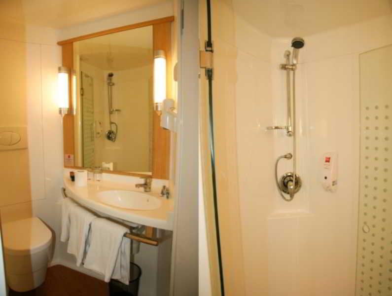 Ibis Jakarta Senen Extérieur photo