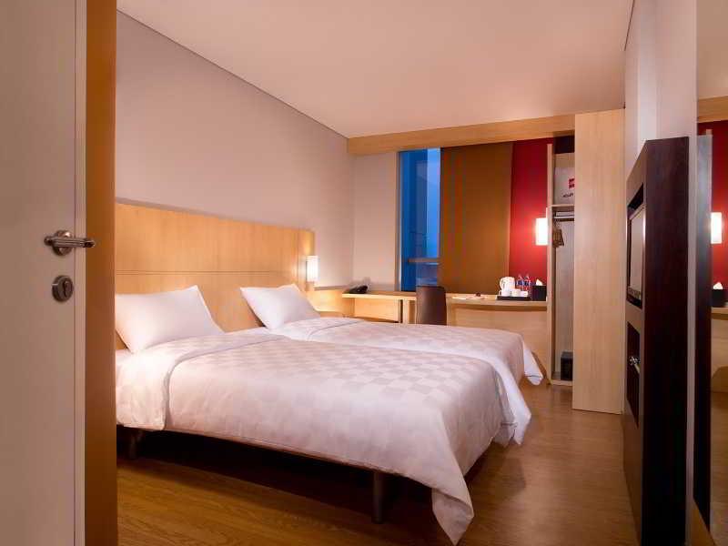 Ibis Jakarta Senen Extérieur photo