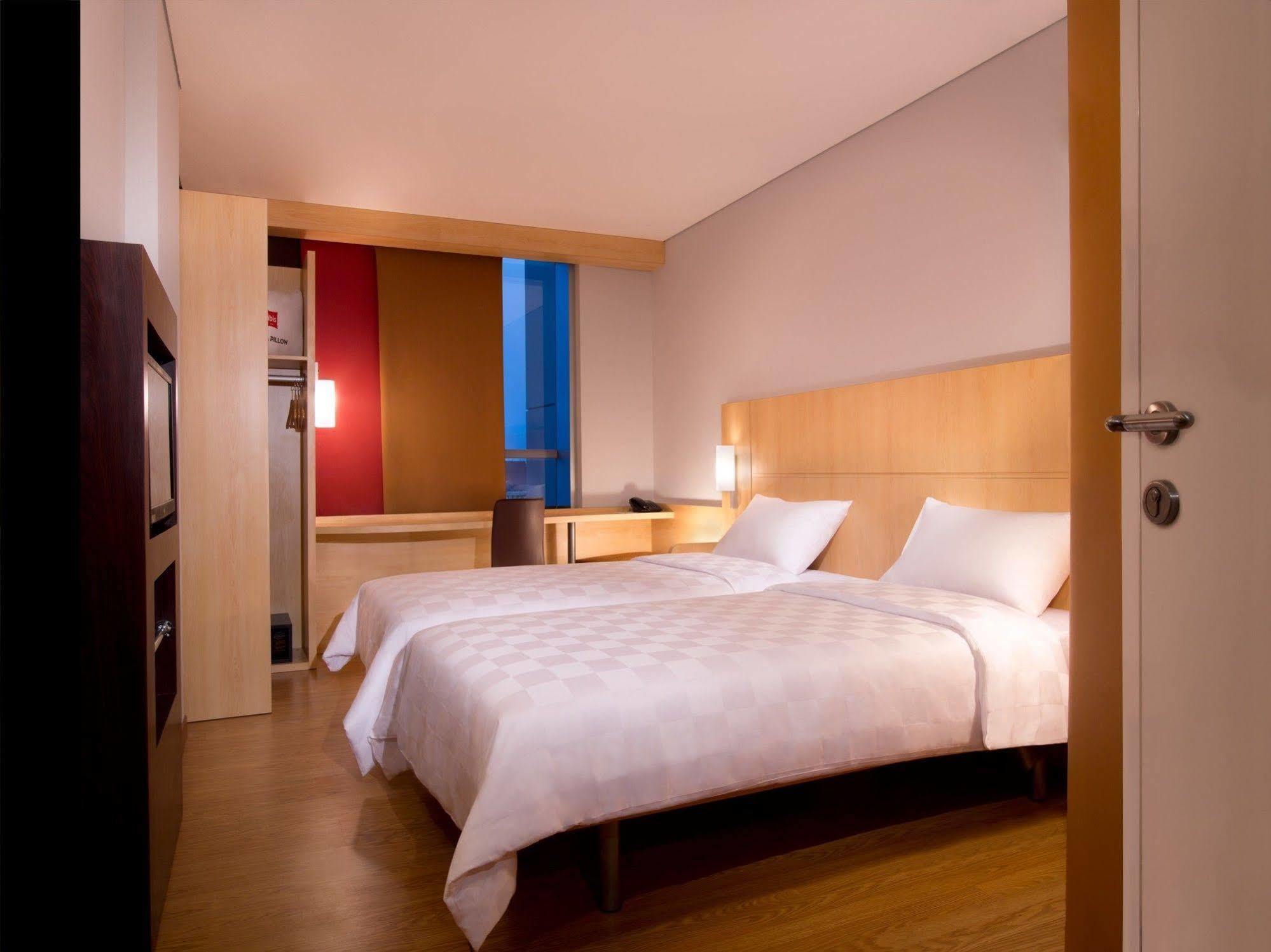 Ibis Jakarta Senen Extérieur photo